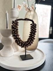 Schelpenkraag op standaard bruin