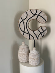 Kralenschild op standaard | Beige zwart | Handgemaakt