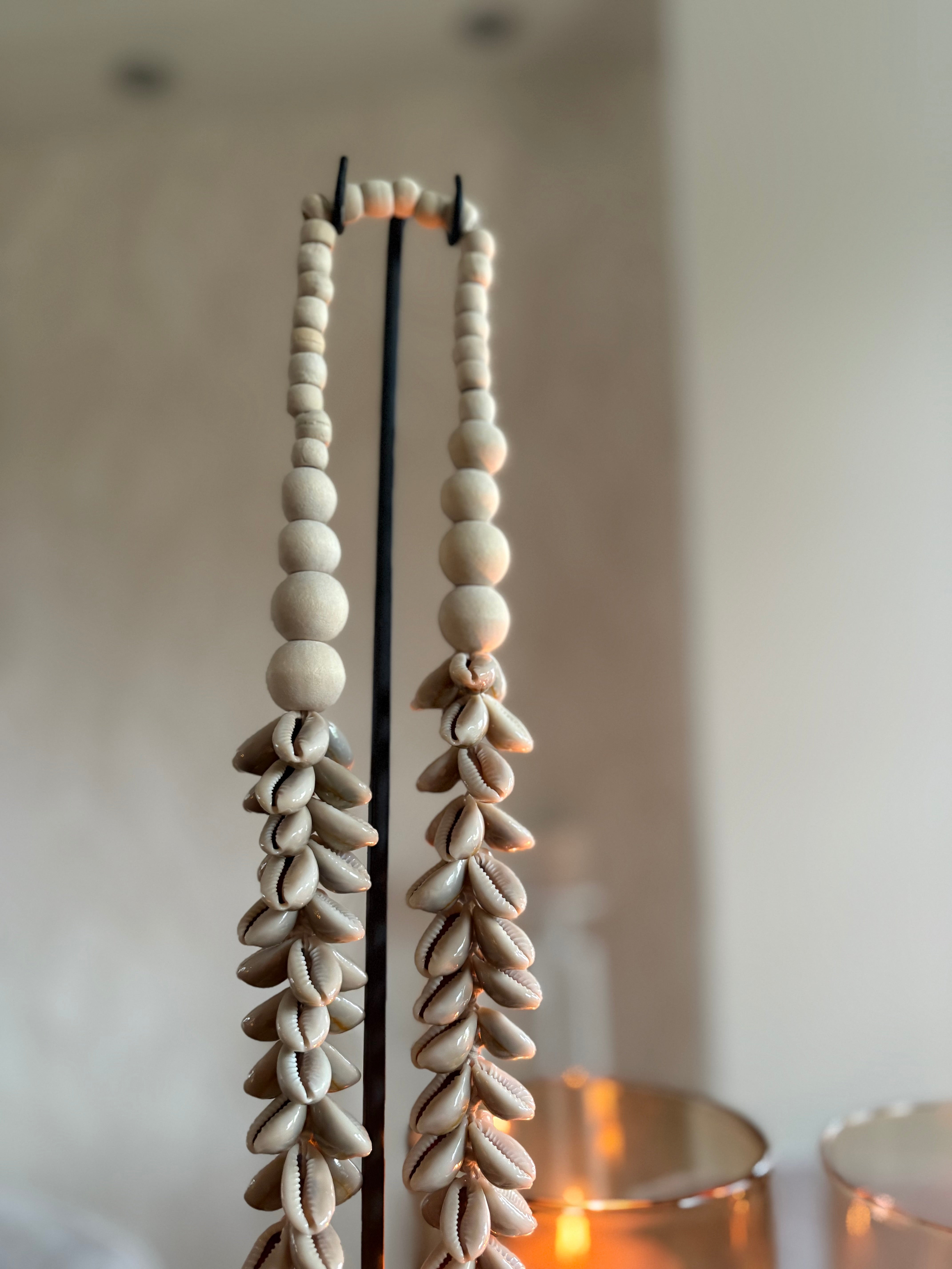 Schelpenketting beige | Schelpenketting op standaard| Handgemaakt | Japandi | Boho