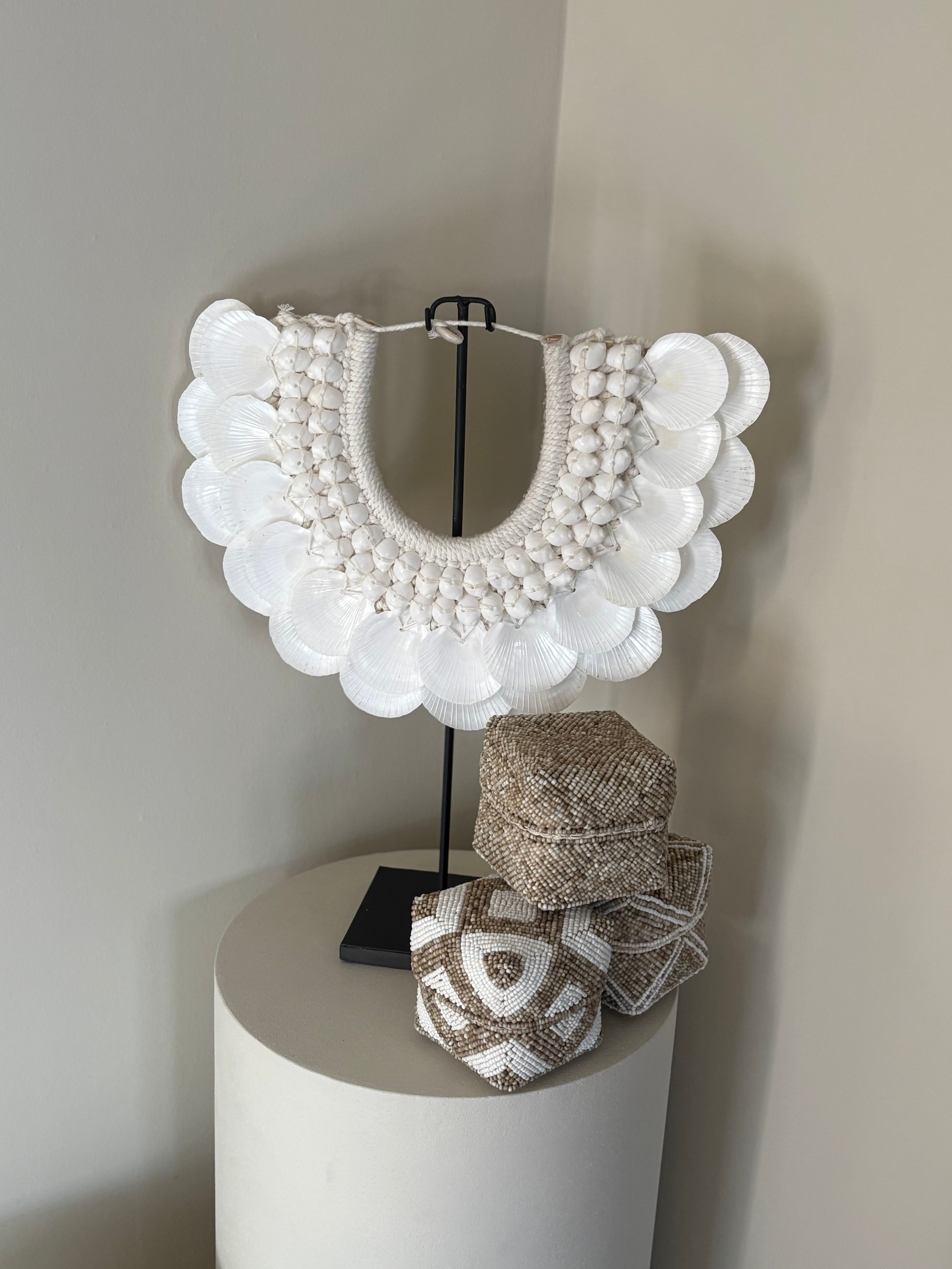 Offermand taupe | Kralenmand | Offermand Tama