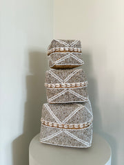 Offermand Suus | Offermand beige/ kauri schelpen | Handgemaakt