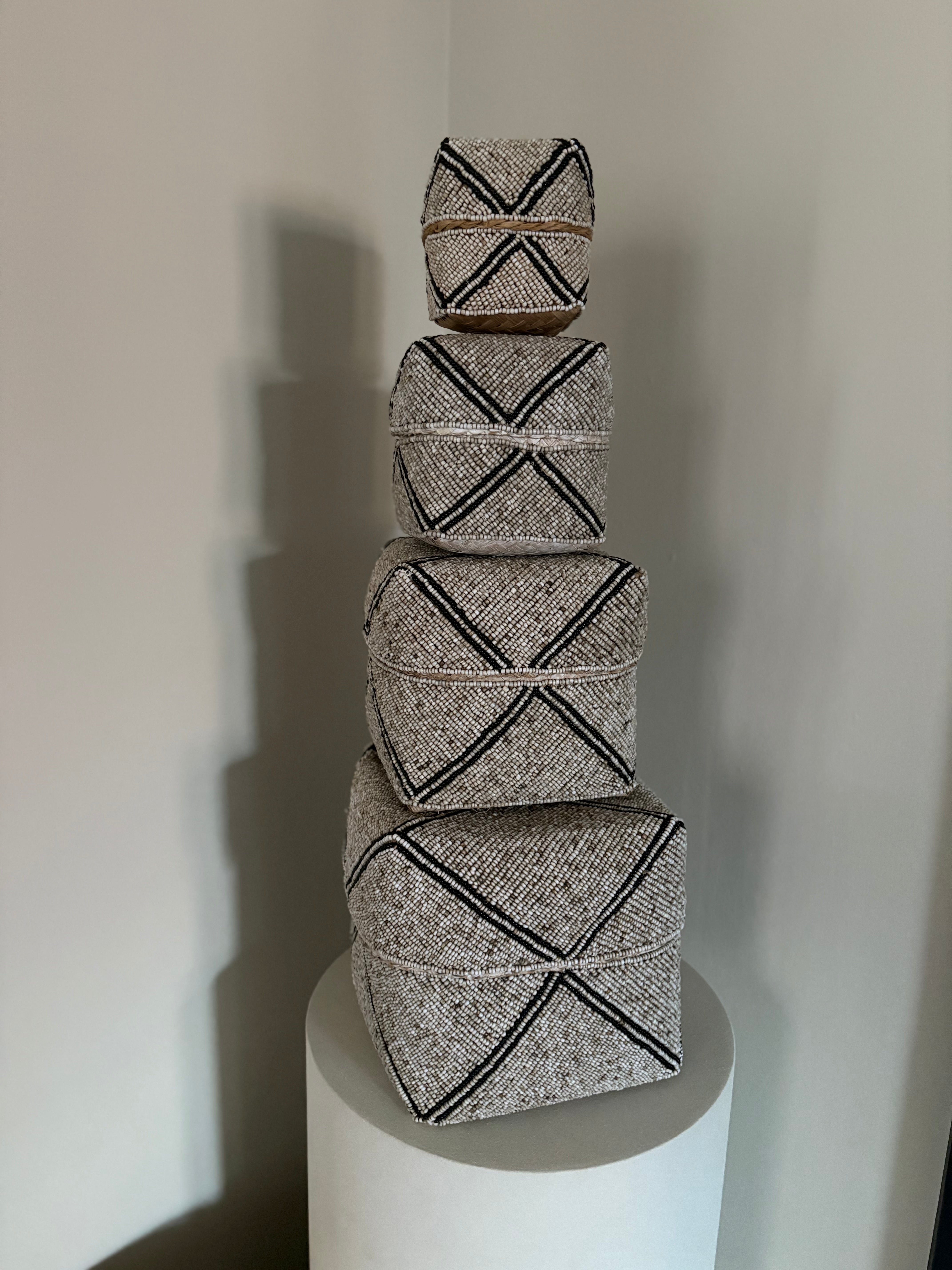 Offermanden Joy | Offermanden taupe zwart | Set offermanden | Handgemaakt | Japandi | Boho