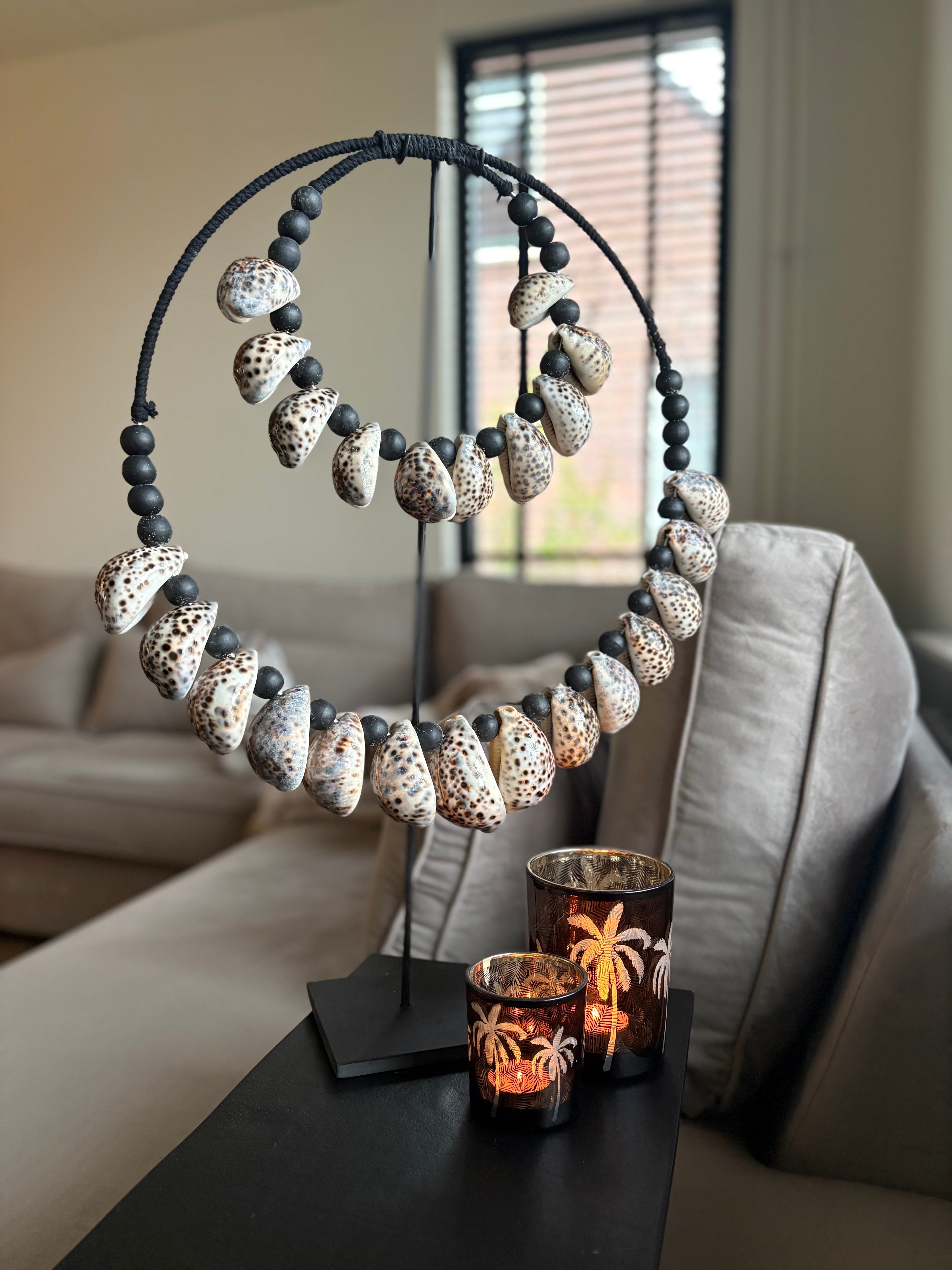 Grote tijgerschelp ketting | Schelpenketting met standaard | Schelpenketting bruin | Japandi