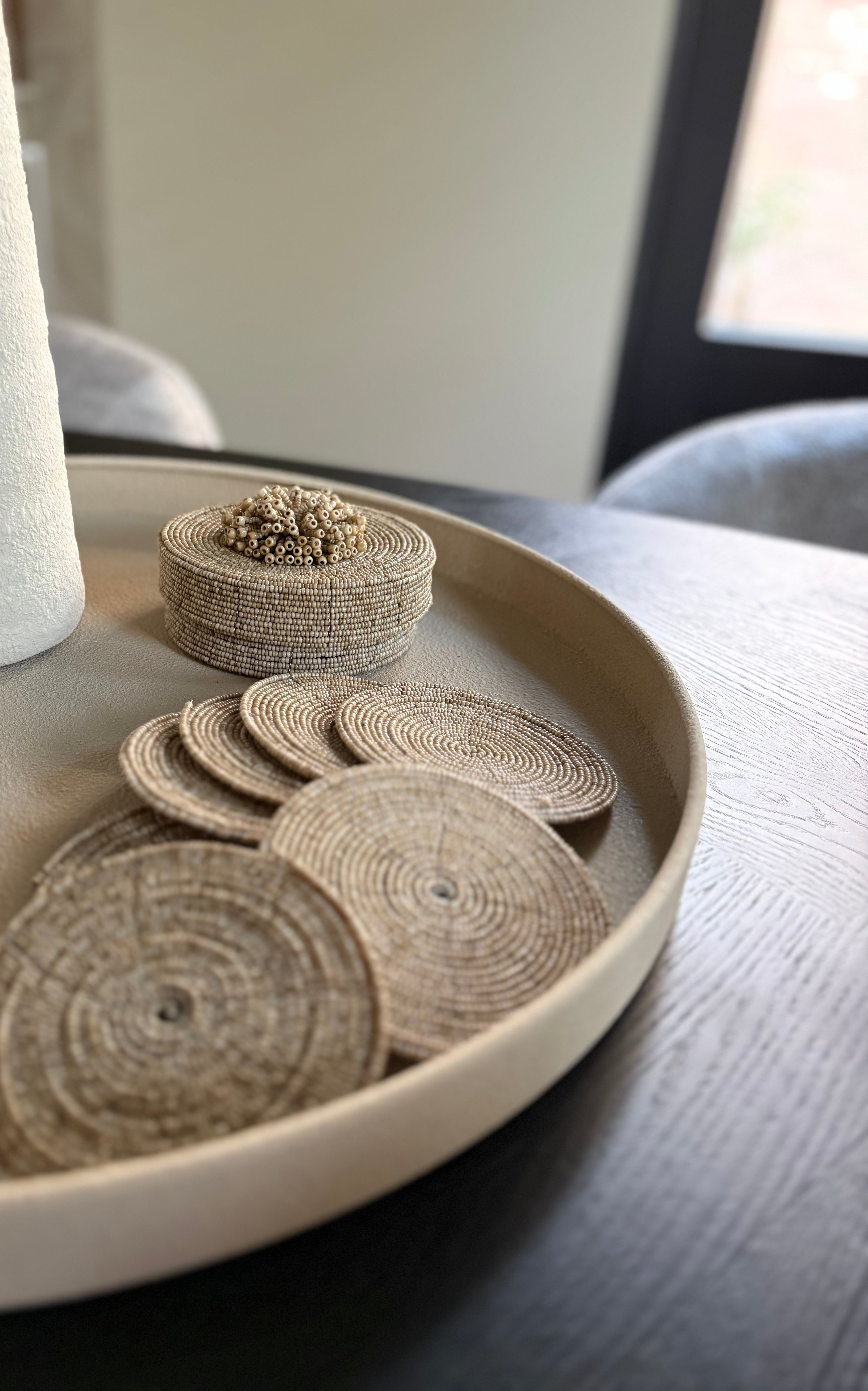 Kralenonderzetters met opbergmandje | Taupe | 8 stuks onderzetters | PRE ORDER