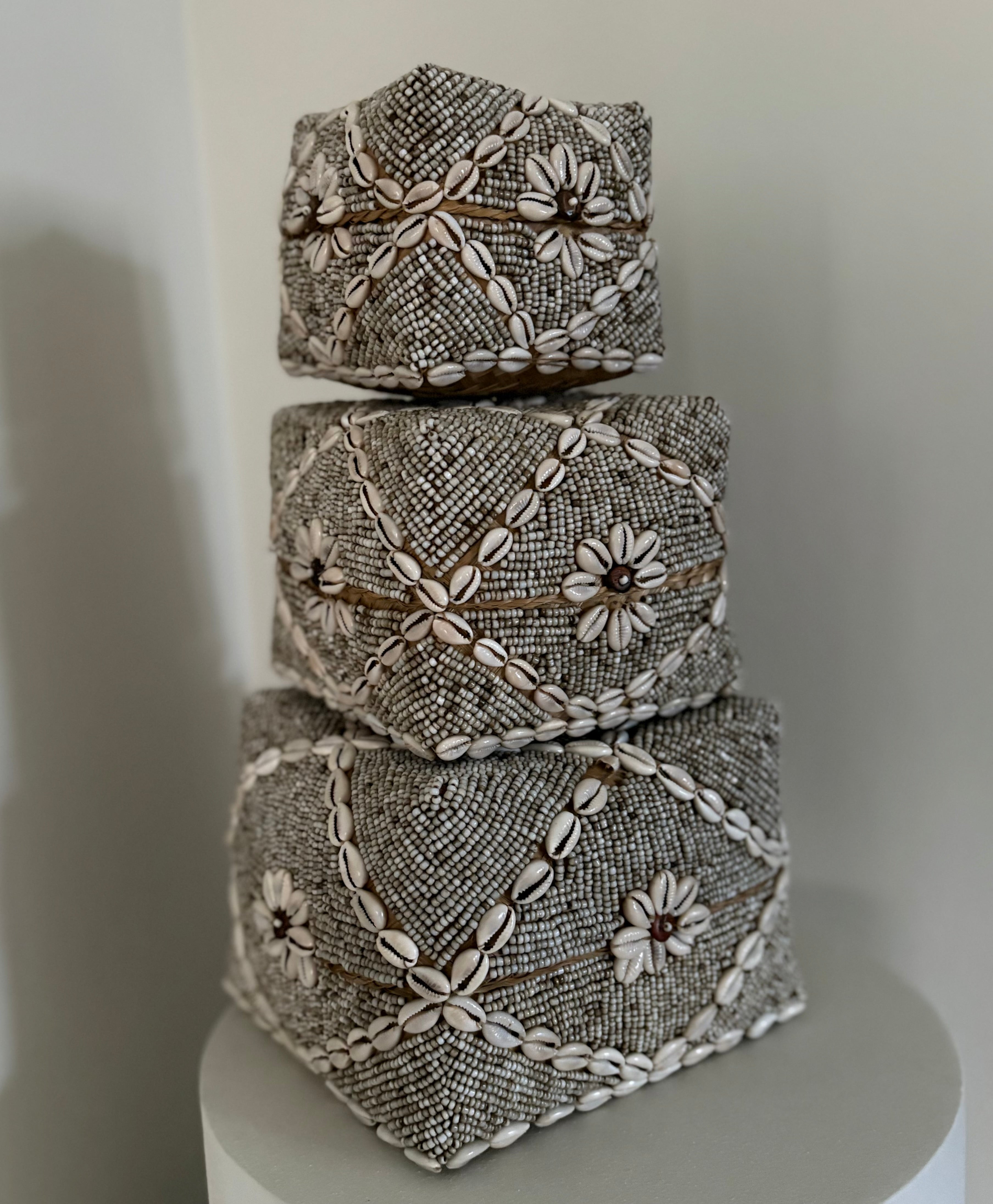 Offermand Maya | Offermand beige met schelpen | Handgemaakt | Japandi | Boho