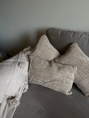 Sierkussen zandkleur | Sierkussen Ubud | Linnenlook sierkussen