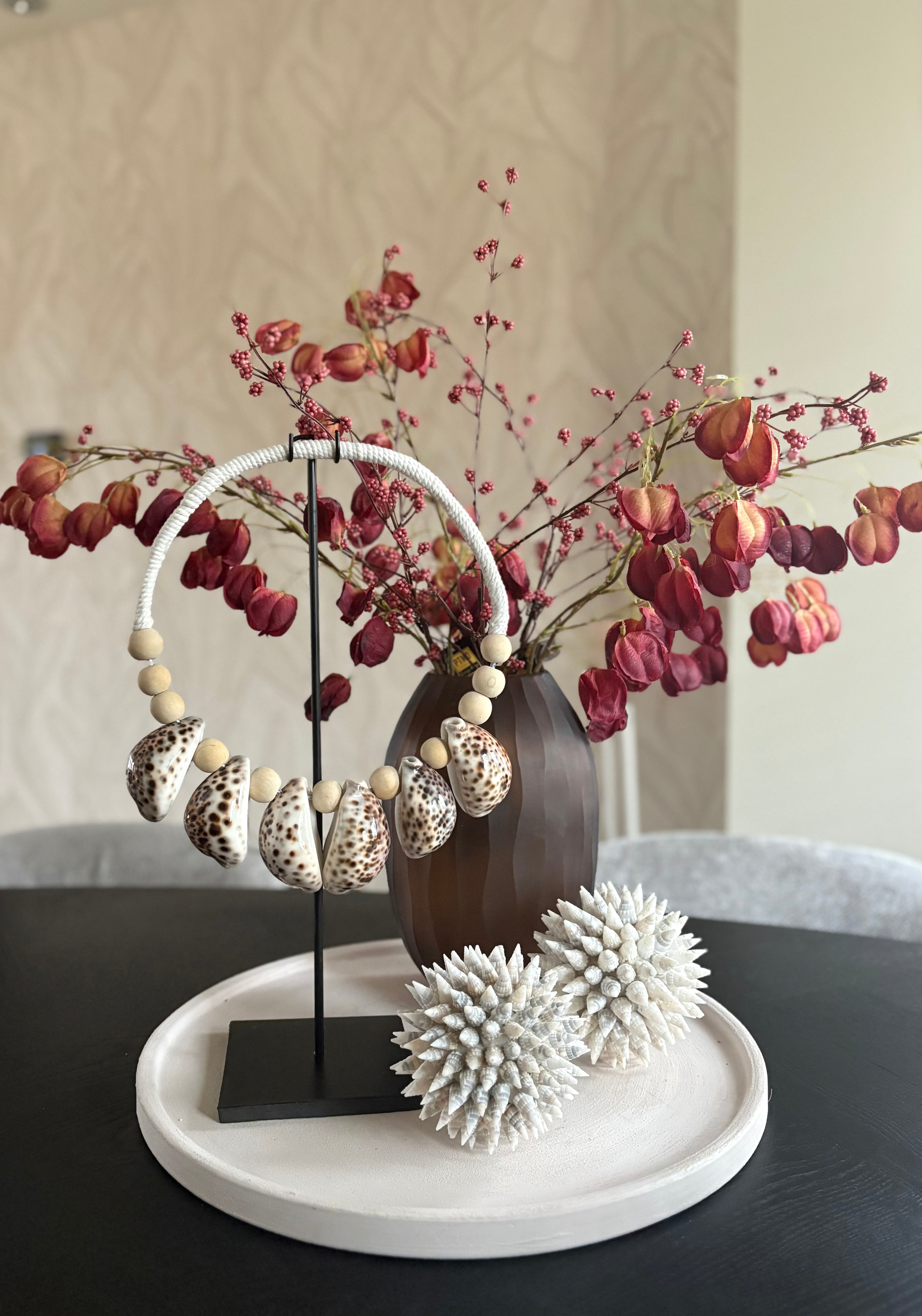 Schelpenketting tijger | Schelpenketting op standaard | Handgemaakt | Japandi | Boho