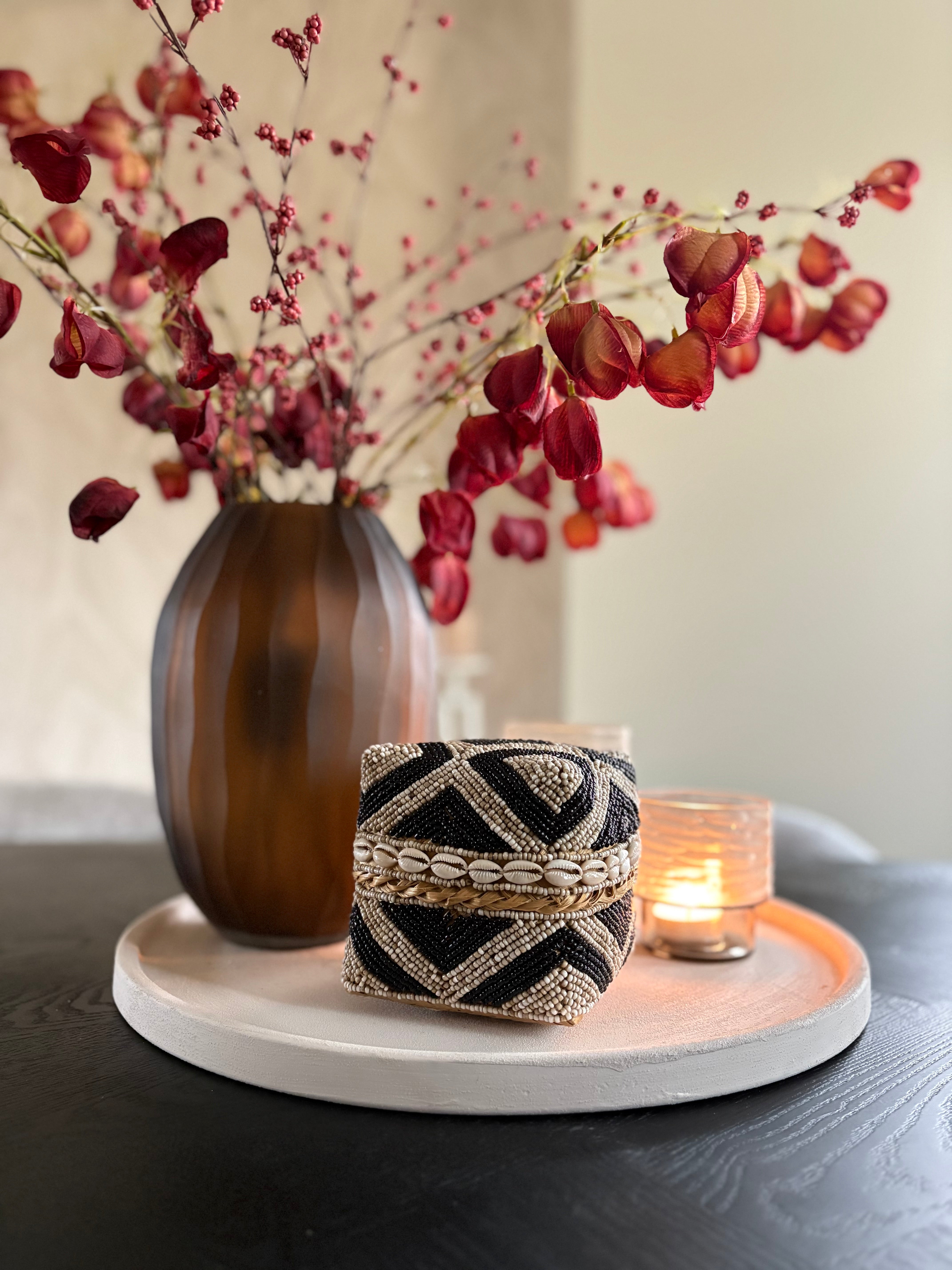 Offermand Lilo | Offermand zwart met schelpen | Handgemaakt | Japandi