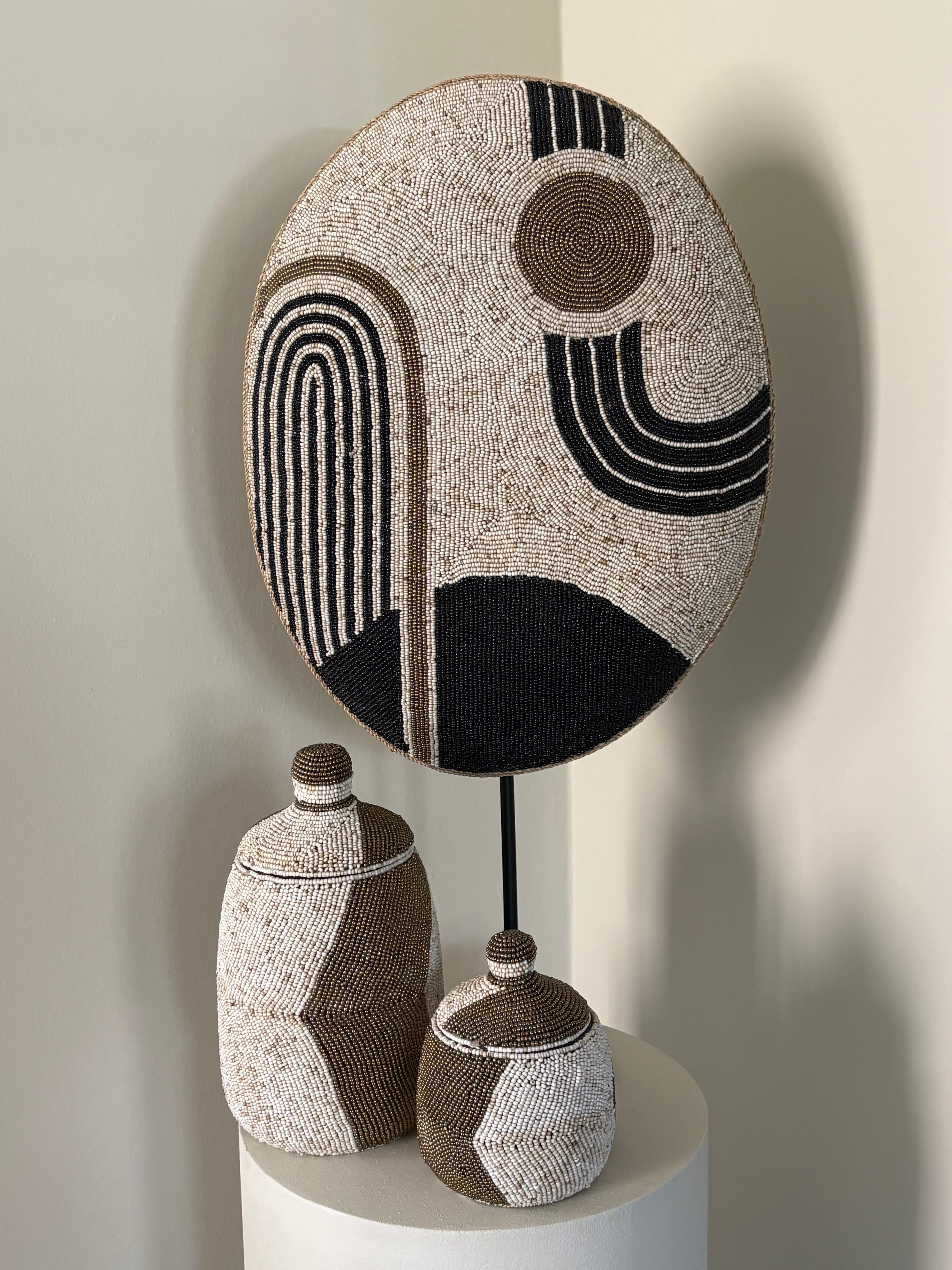 Kralenschild | Handgemaakt | Ornament zwart/beige/goud | 70cm hoog