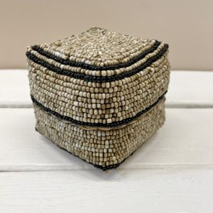 Offermand taupe zwart | Kralenmand | Offermand Mila