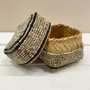 Offermand taupe zwart | Kralenmand | Offermand Mila