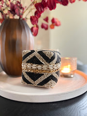 Offermand Lilo | Offermand zwart met schelpen | Handgemaakt | Japandi