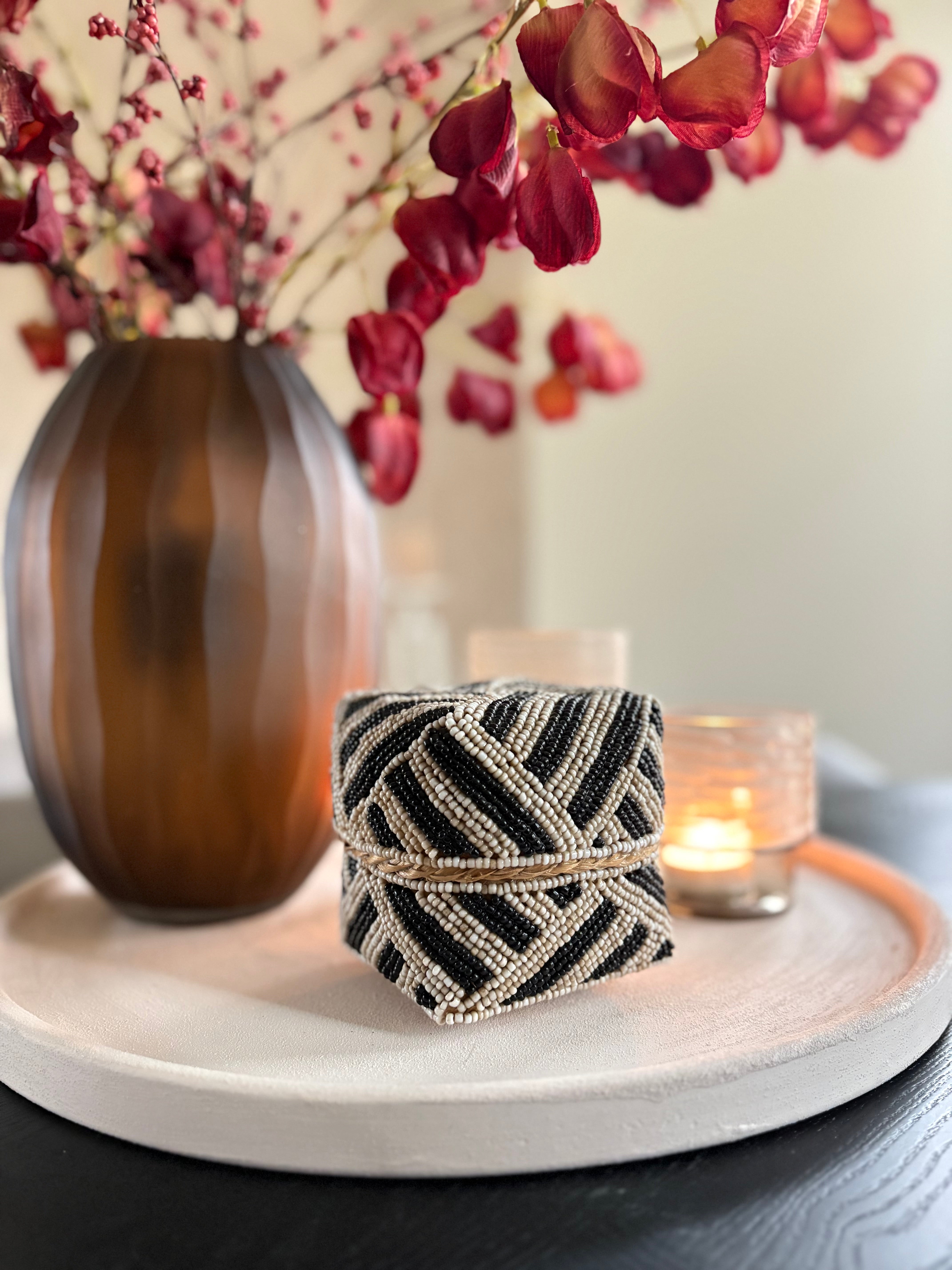 Offermand Marie | Offermand zwart beige | Handgemaakt | Japandi