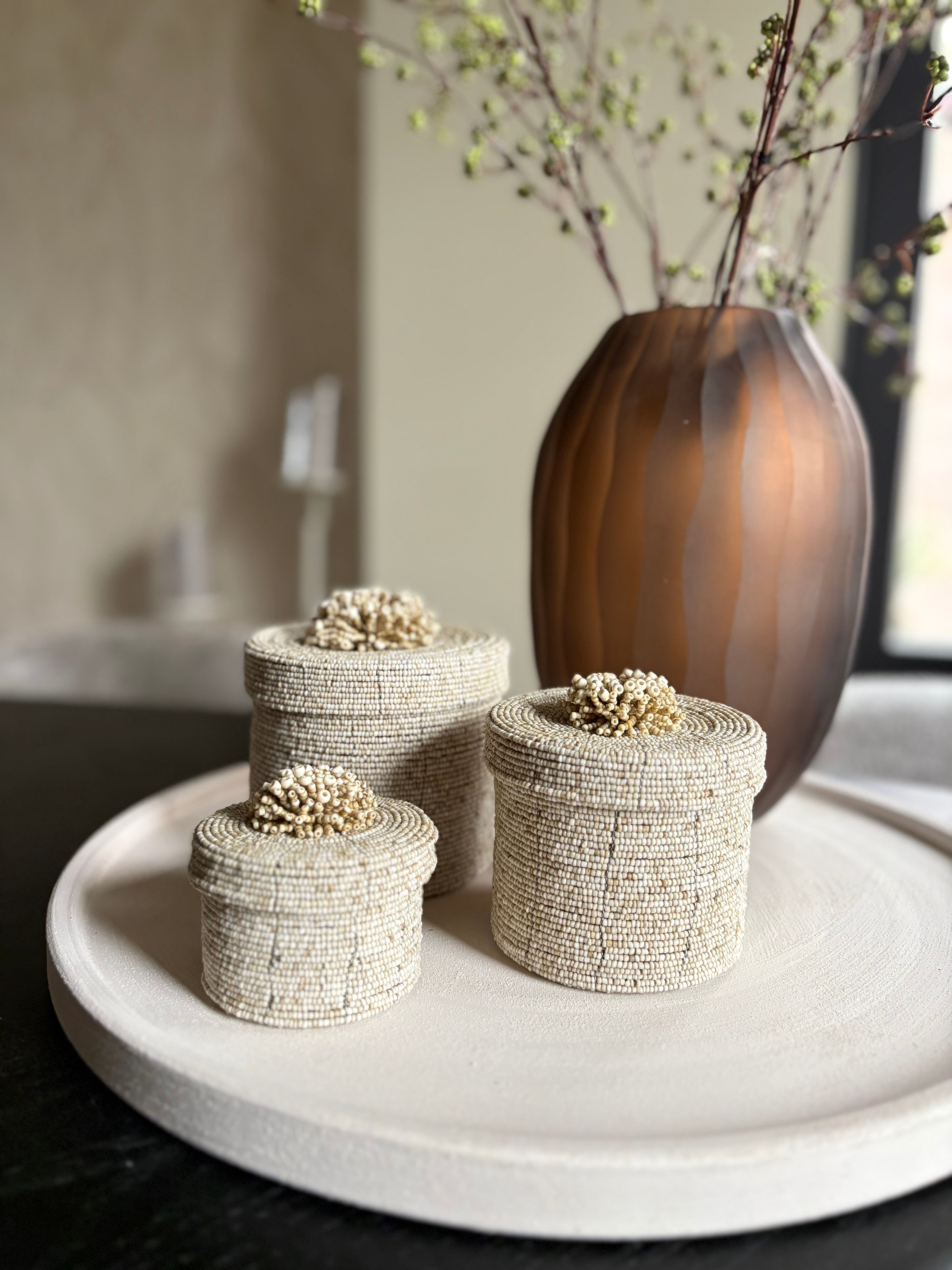 Set van drie kralenmanden | Zandkleur | Vakkenkast decoratie