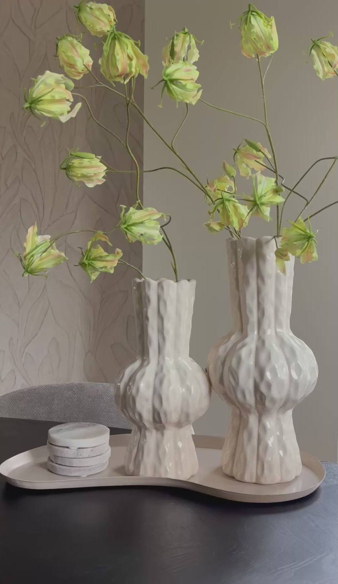 Load video: Gloriosa lily vine | Green