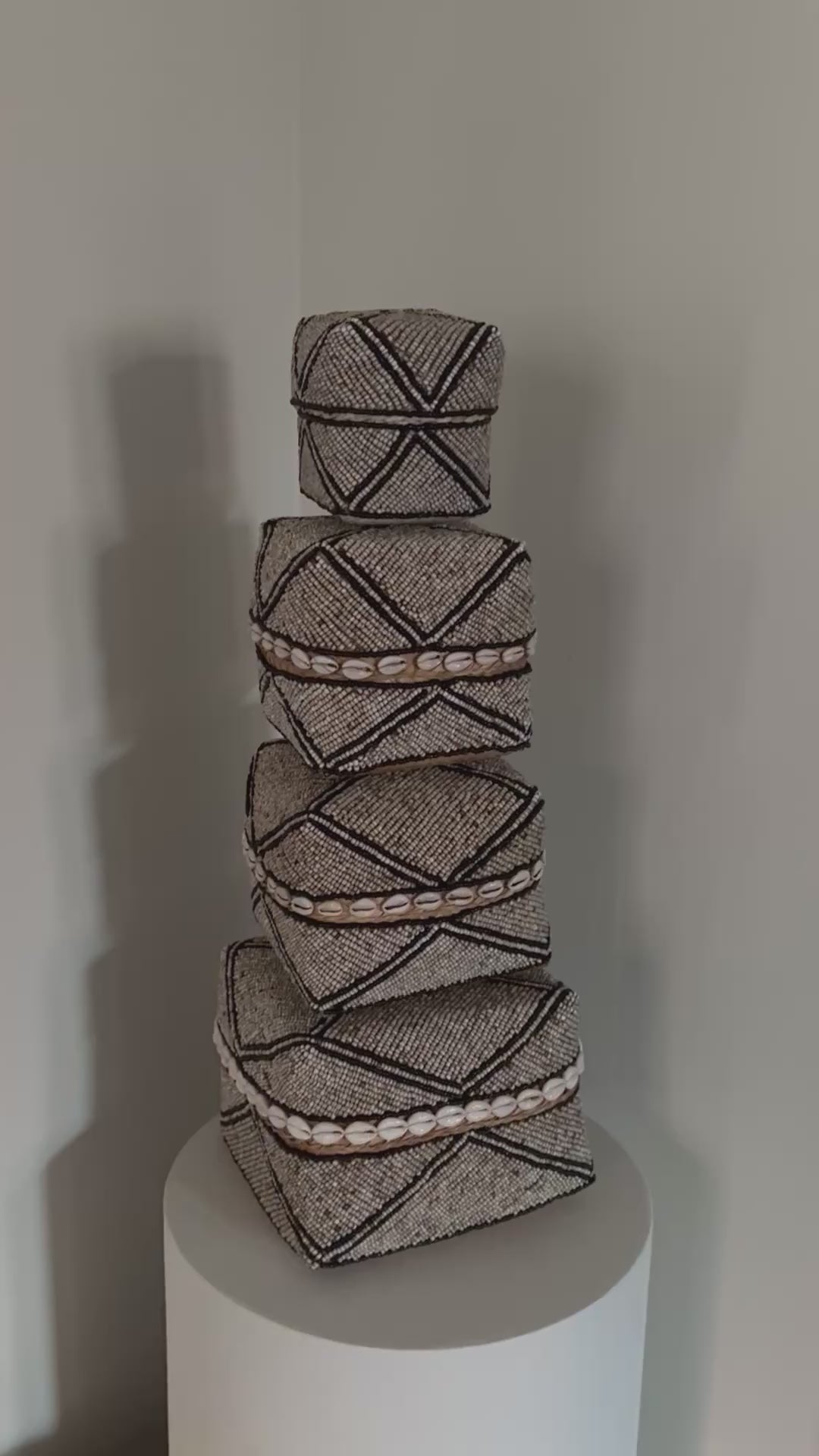 Video laden: Offermand Roxy | Offermand taupe zwart | Offermanden set | Boho | Japandi | Handgemaakt