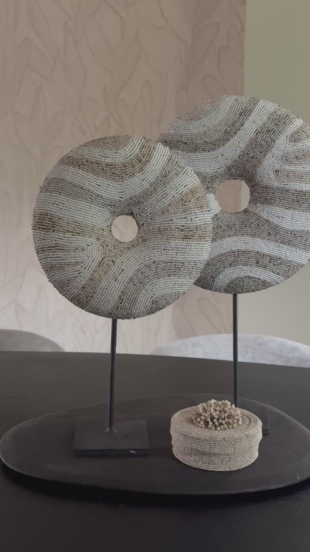 Video laden: Zebra donut op standaard | Handgemaakt | Japandi